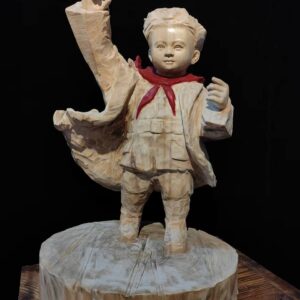 Скульптура из дерева Пионер